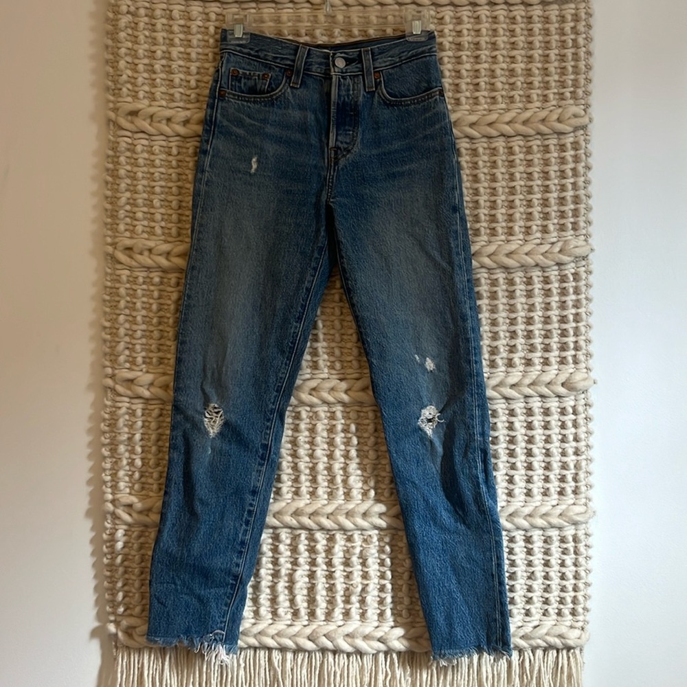 LEVIS 23 Medium Wash Wedgie Straight Leg Jean